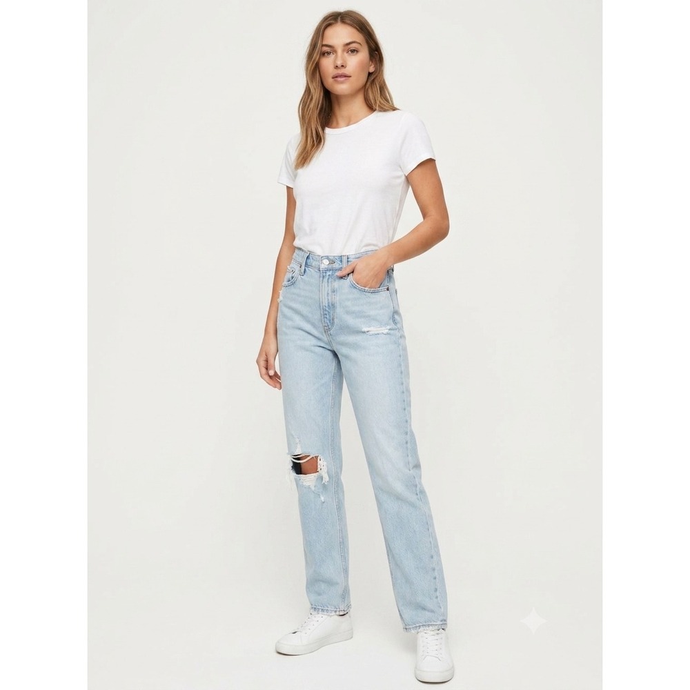 Abercrombie & Fitch The Mom High Rise Jeans 26/2R Light Blue Distressed Raw Hem